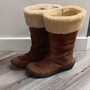 UGG Brown Shearling-Lined Women's Boots